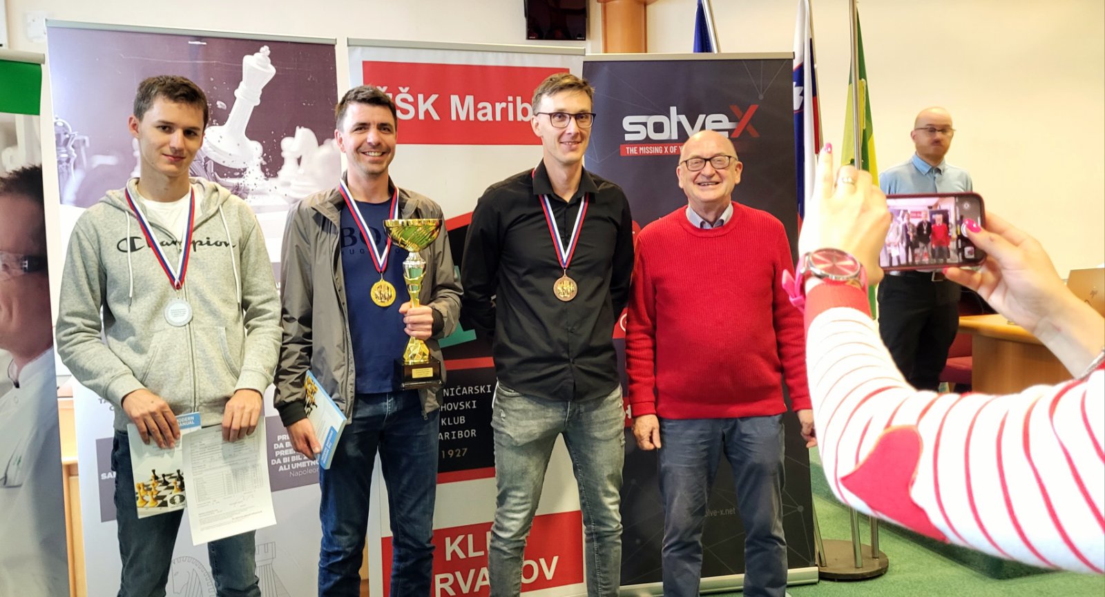 Naslova Škobernetu in Skuhali